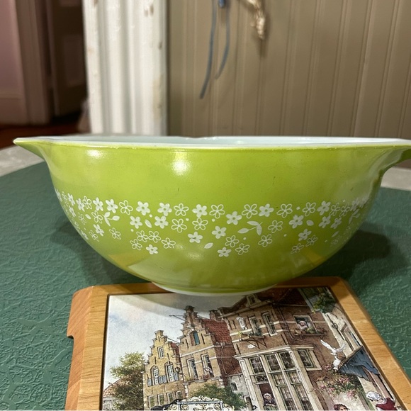 Pyrex Spring Blossom Cream and sugar set Excellent and 2 green Pyrex bowls as is - Picture 9 of 12